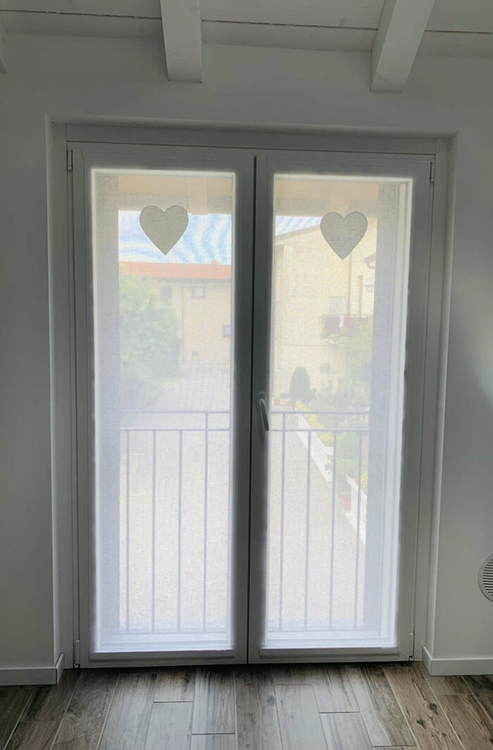 Modello tenda con applicazione cuore classico - lino leggero - immagine 2