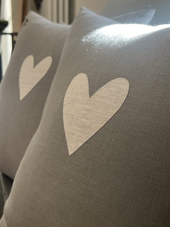 Cuscino lino cuore moderno - immagine 2