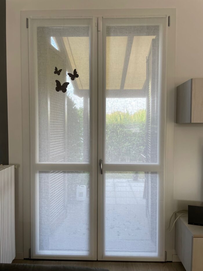 Modello tenda con applicazione 3 farfalle - lino leggero - immagine 4
