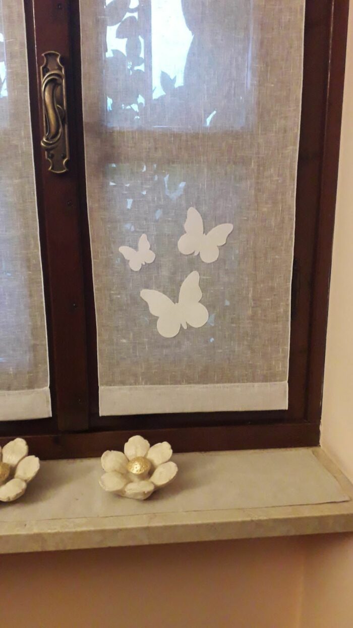 Modello tenda con applicazione 3 farfalle - lino leggero - immagine 5