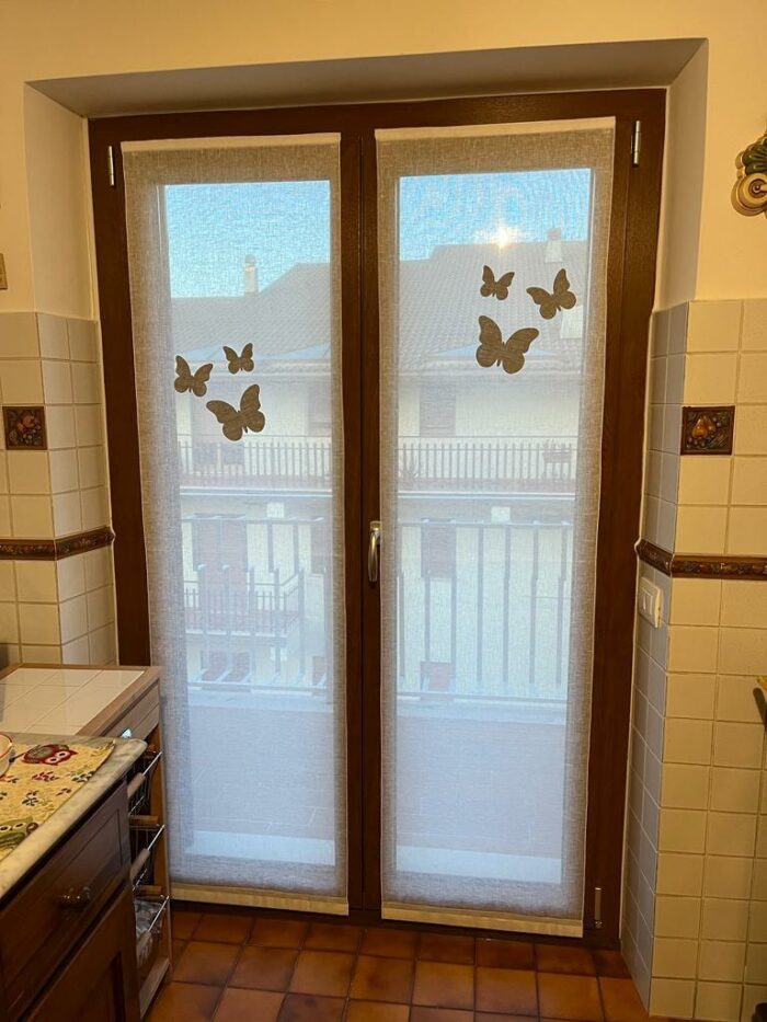 Modello tenda con applicazione 3 farfalle - lino leggero - immagine 6