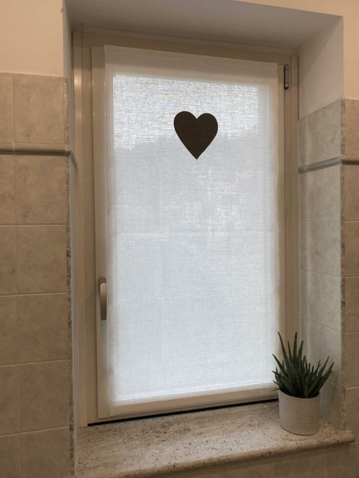Modello tenda con applicazione cuore classico - lino pesante - immagine 3