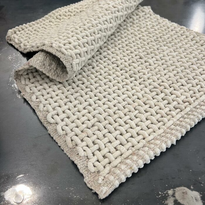 Tappeto intrecciato sabbia