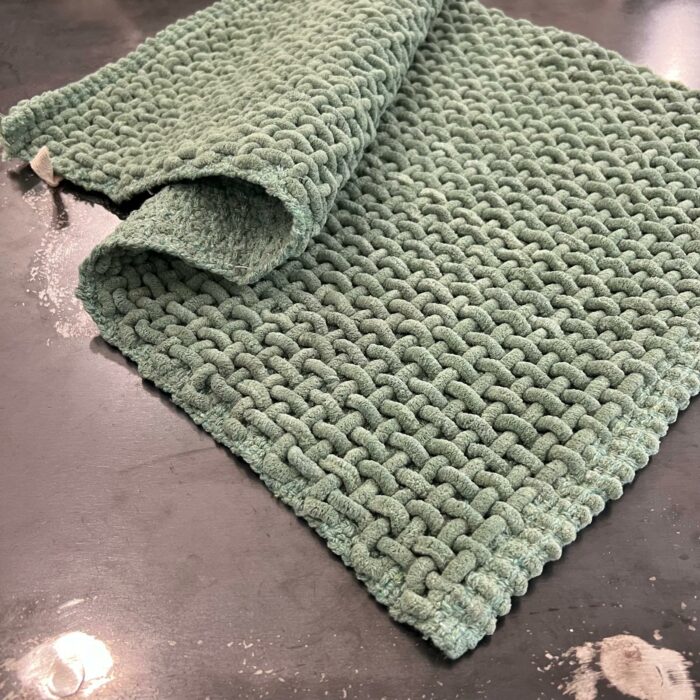 Tappeto intrecciato verde