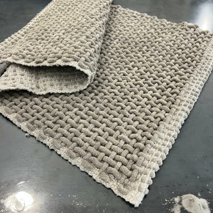 Tappeto intrecciato tortora