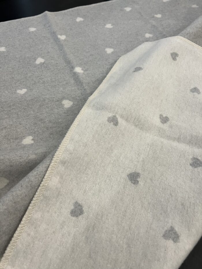Plaid baby cuoricini grigio - immagine 3